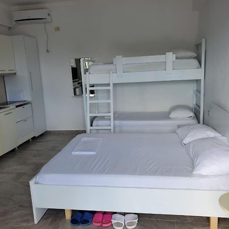 Luigi S Fairyview Apartment Sarande Bagian luar foto