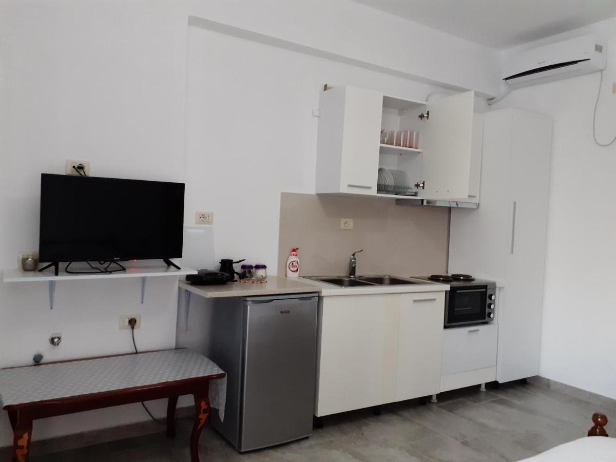 Luigi S Fairyview Apartment Sarande Bagian luar foto
