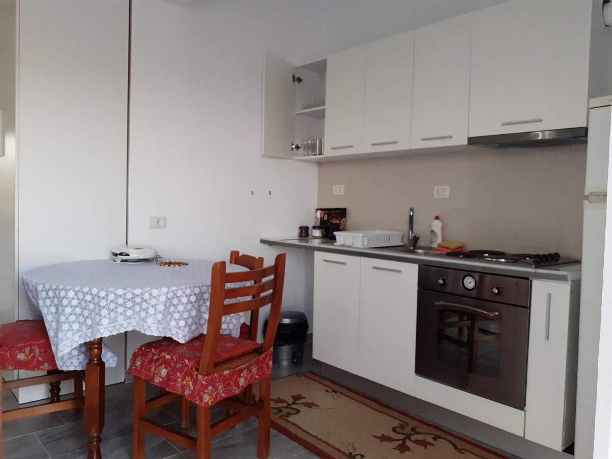 Luigi S Fairyview Apartment Sarande Bagian luar foto