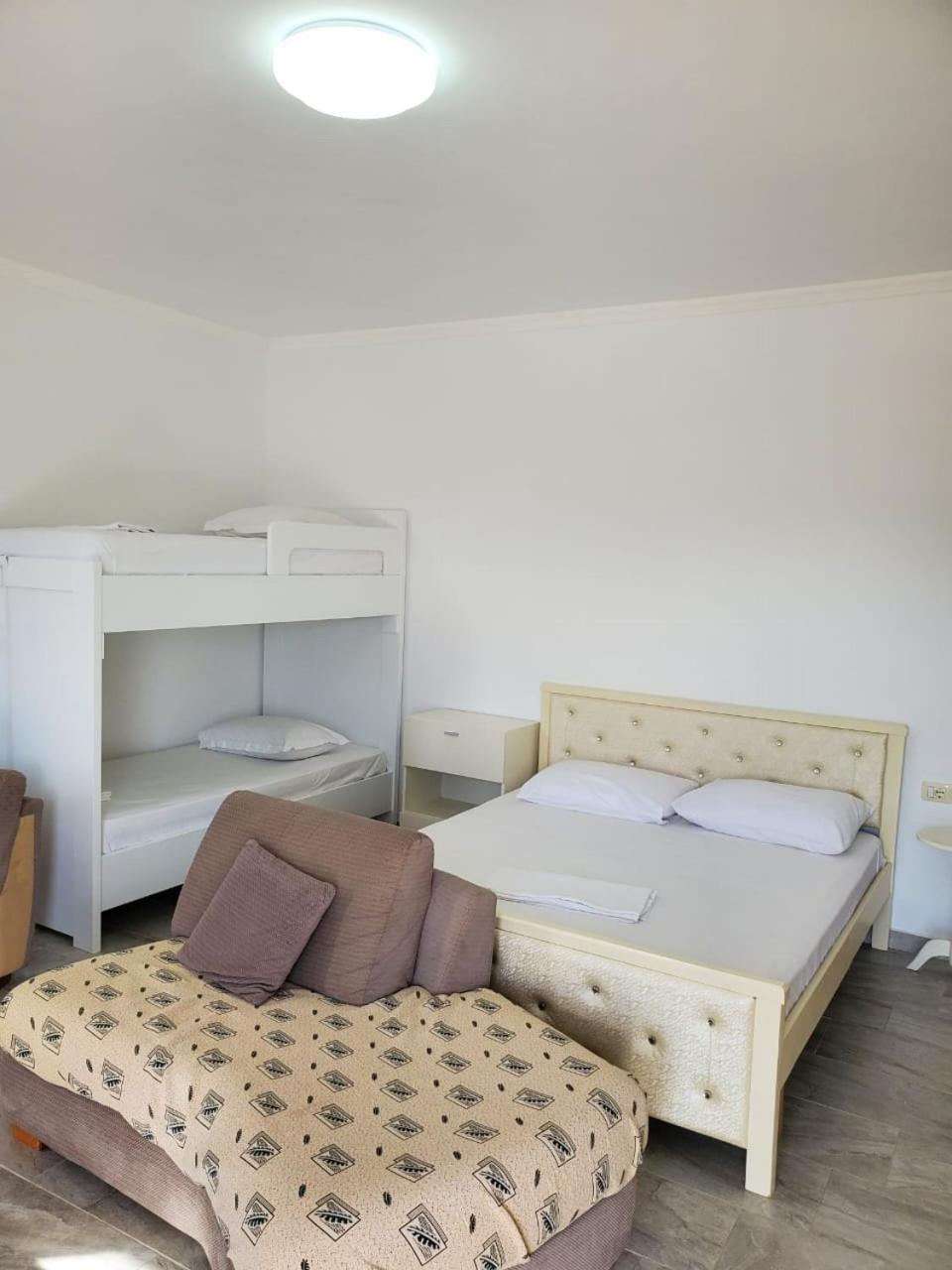 Luigi S Fairyview Apartment Sarande Bagian luar foto