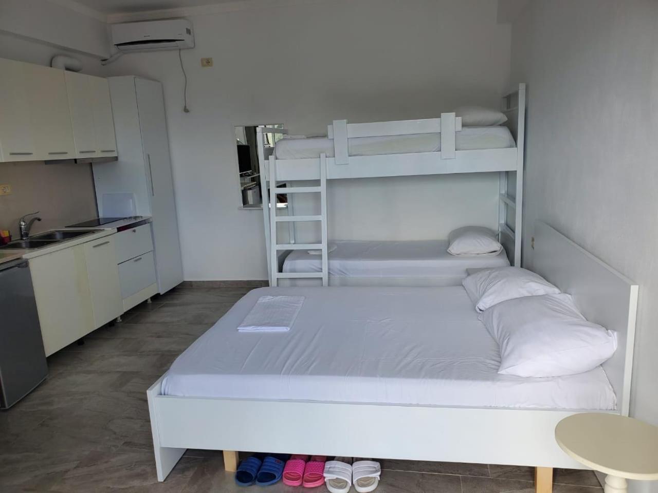 Luigi S Fairyview Apartment Sarande Bagian luar foto