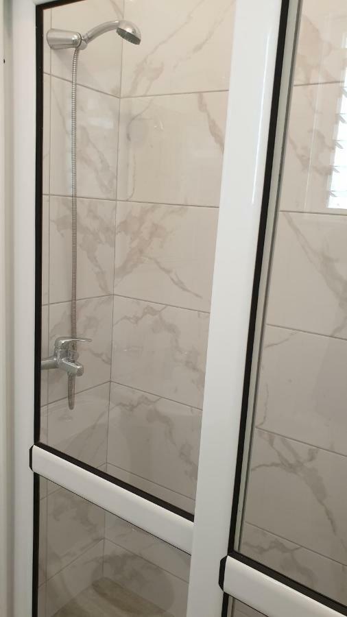 Luigi S Fairyview Apartment Sarande Bagian luar foto