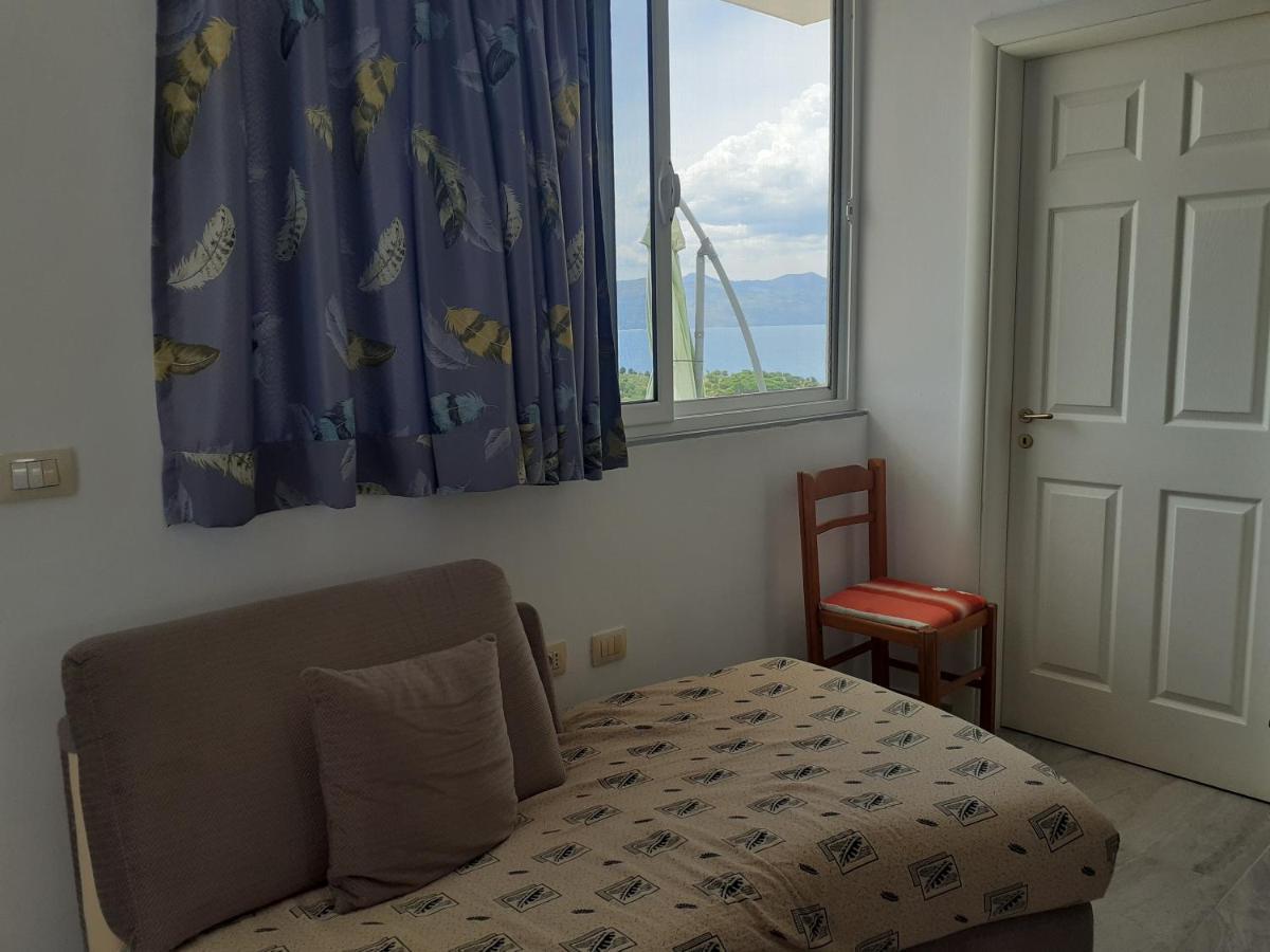 Luigi S Fairyview Apartment Sarande Bagian luar foto